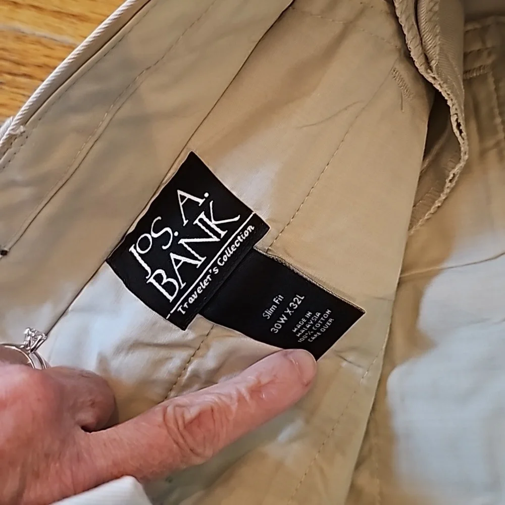 🧍‍♂️NEW WITH TAGS! Jos. A. Bank size 30W x 32L light khaki pants